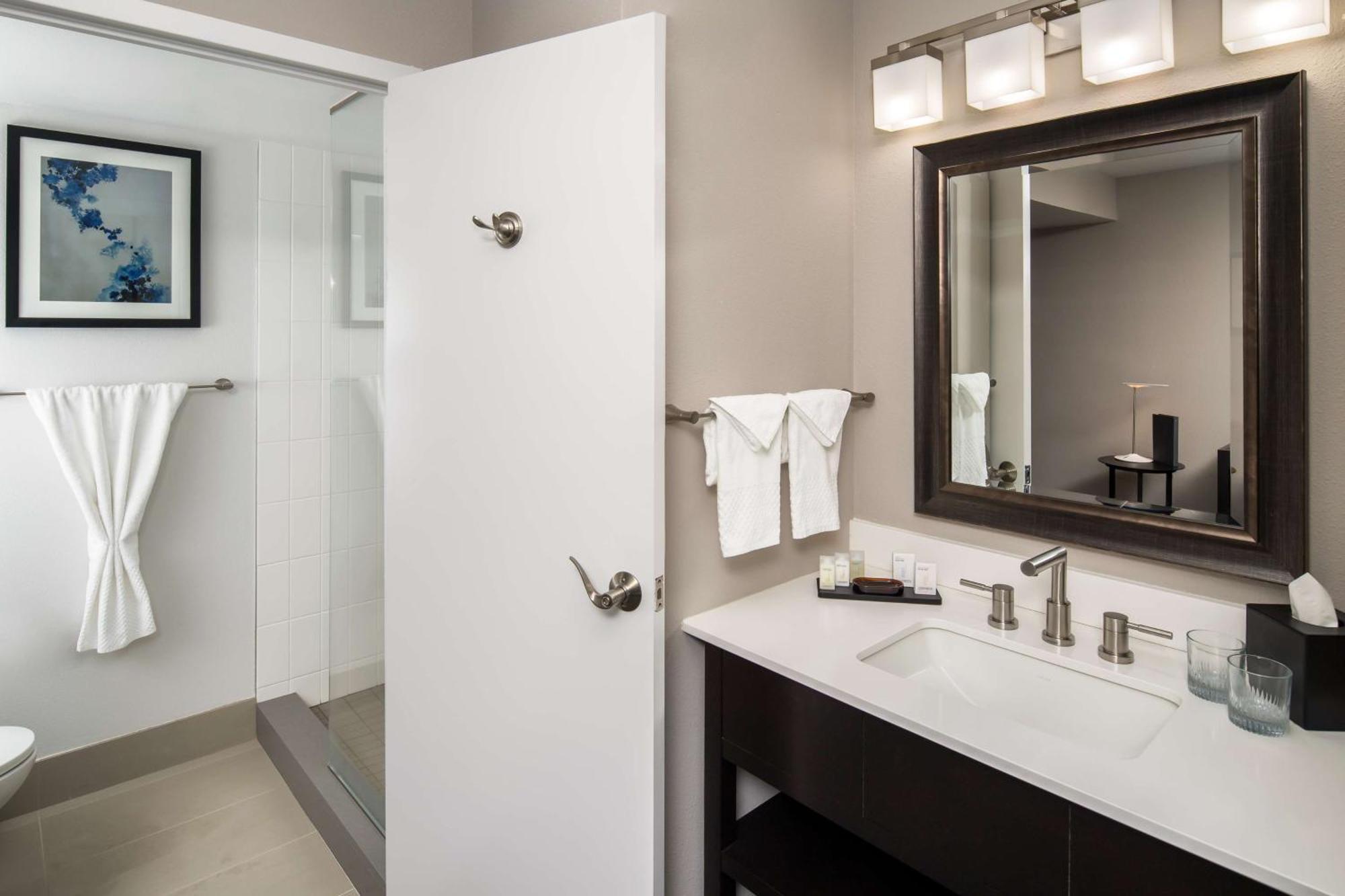 Embassy Suites By Hilton Seattle - Tacoma International Airport Таквила Экстерьер фото