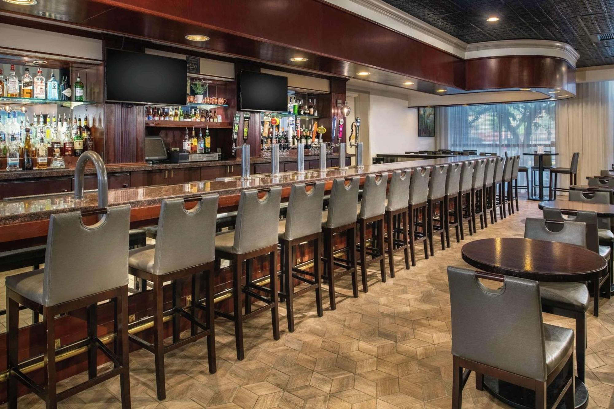 Embassy Suites By Hilton Seattle - Tacoma International Airport Таквила Экстерьер фото