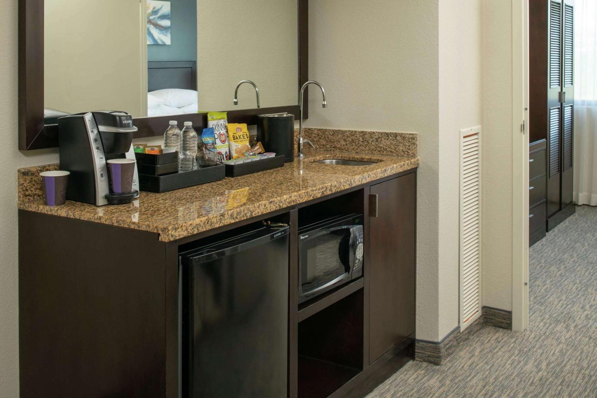 Embassy Suites By Hilton Seattle - Tacoma International Airport Таквила Экстерьер фото