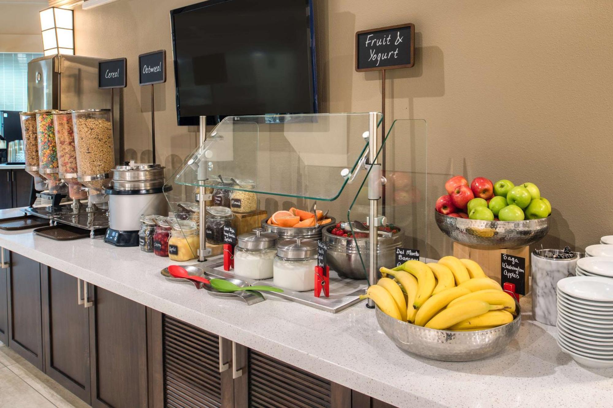 Embassy Suites By Hilton Seattle - Tacoma International Airport Таквила Экстерьер фото