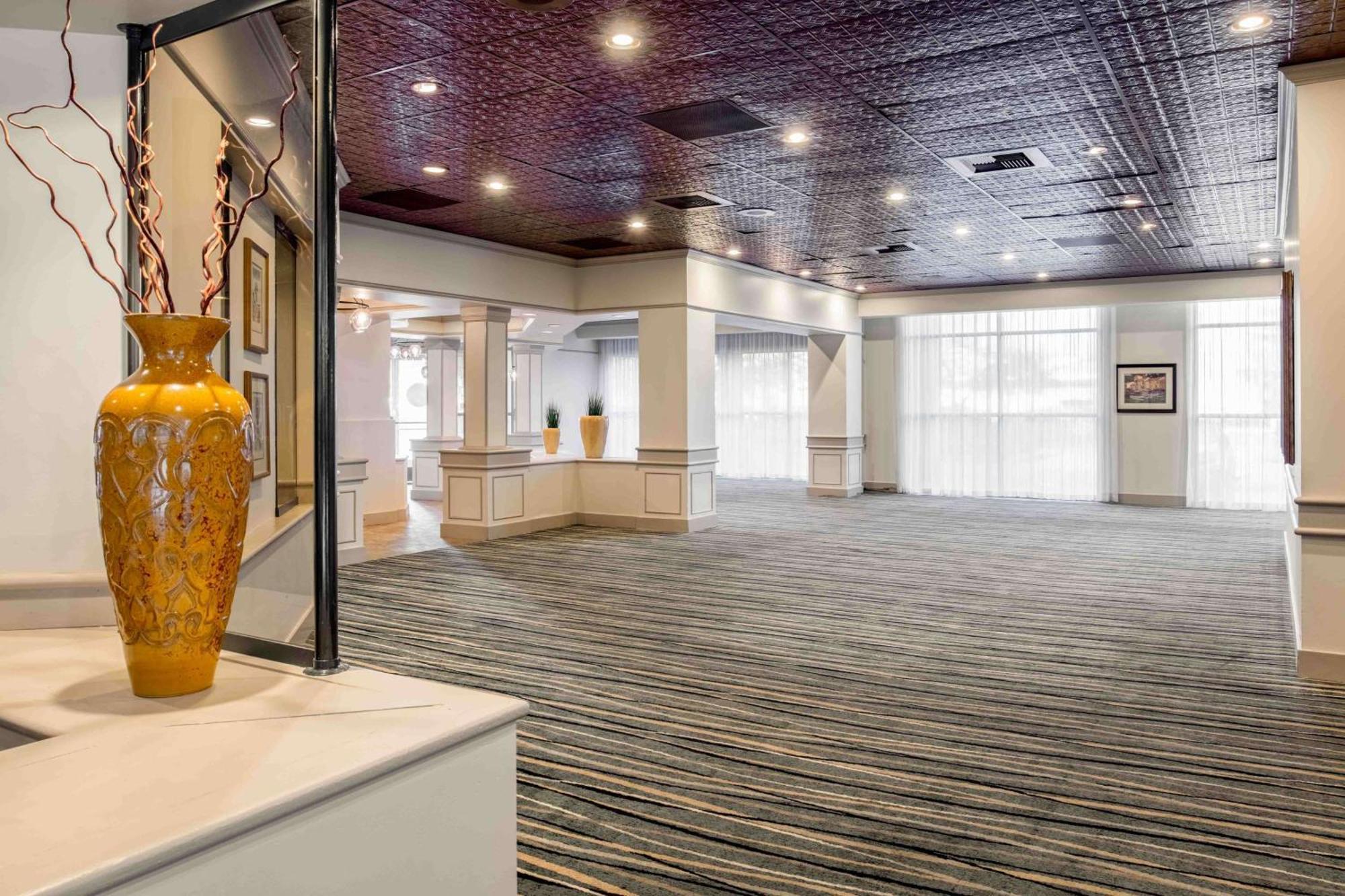 Embassy Suites By Hilton Seattle - Tacoma International Airport Таквила Экстерьер фото