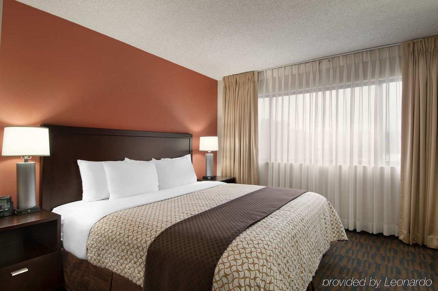 Embassy Suites By Hilton Seattle - Tacoma International Airport Таквила Номер фото